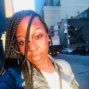 Meet your Posher, Ebony